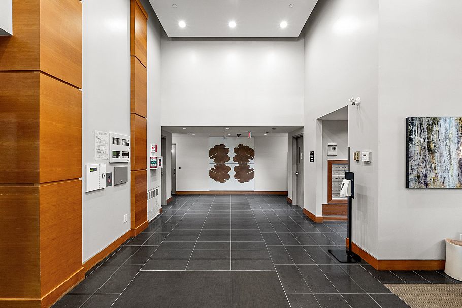 205 135 W 2nd Street North Vancouver, BC - 2