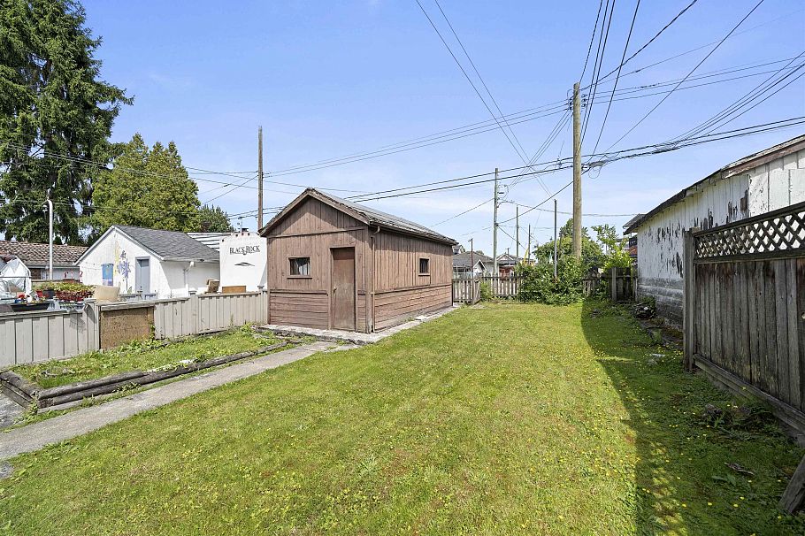 942 Nanaimo Street Vancouver, BC - 25