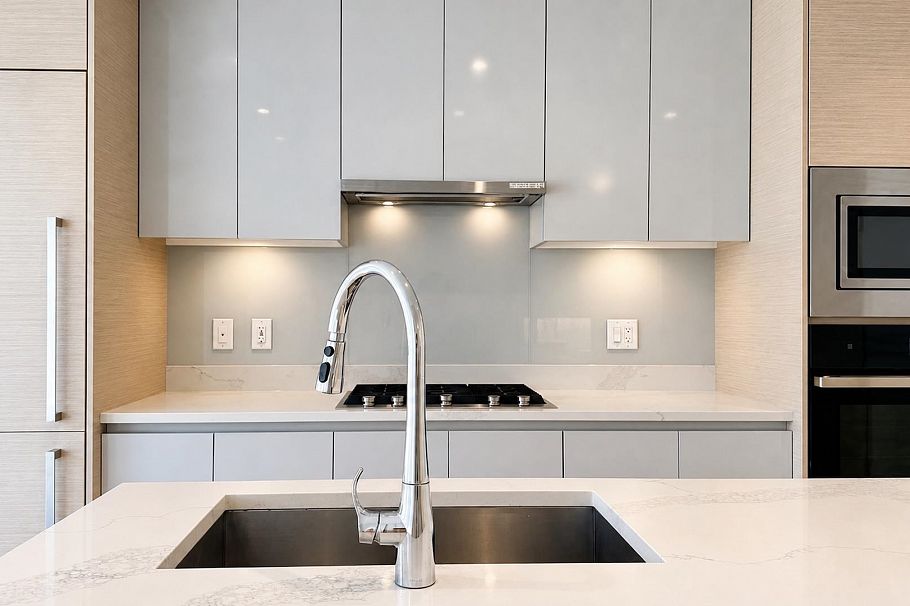 405 3538 Sawmill Crescent Vancouver, BC - 1