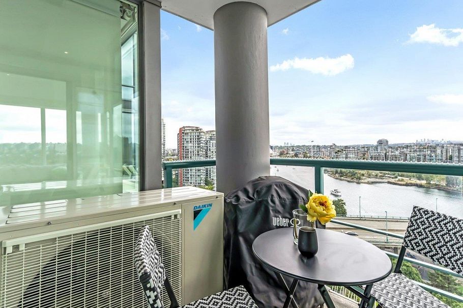 2105 1033 Marinaside Crescent Vancouver, BC - 9