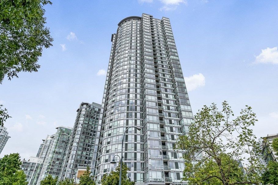 2105 1033 Marinaside Crescent Vancouver, BC - 1