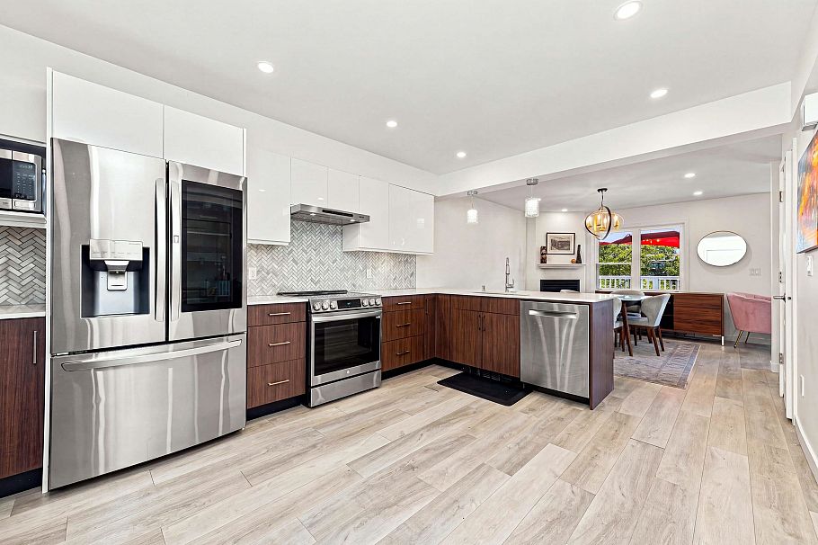 203 1513 Bowser Avenue North Vancouver, BC - 1