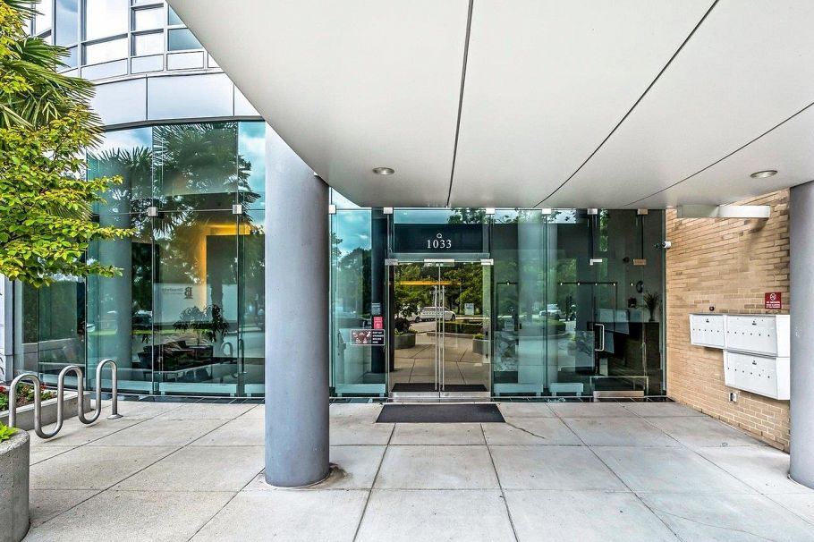 2105 1033 Marinaside Crescent Vancouver, BC - 2