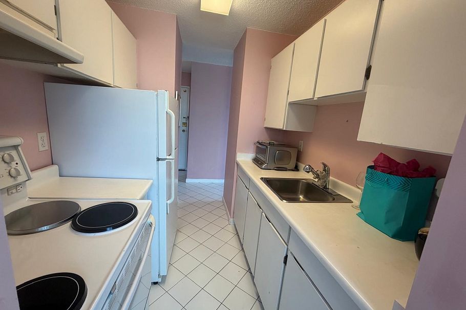 1803 1740 Comox Street Vancouver, BC - 11