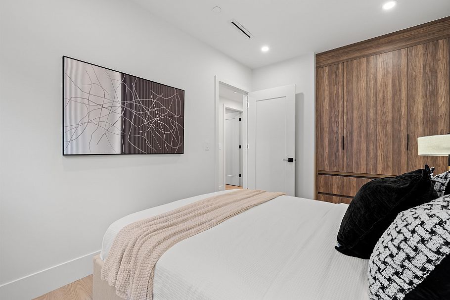 1 5034 Granville Street Vancouver, BC - 22