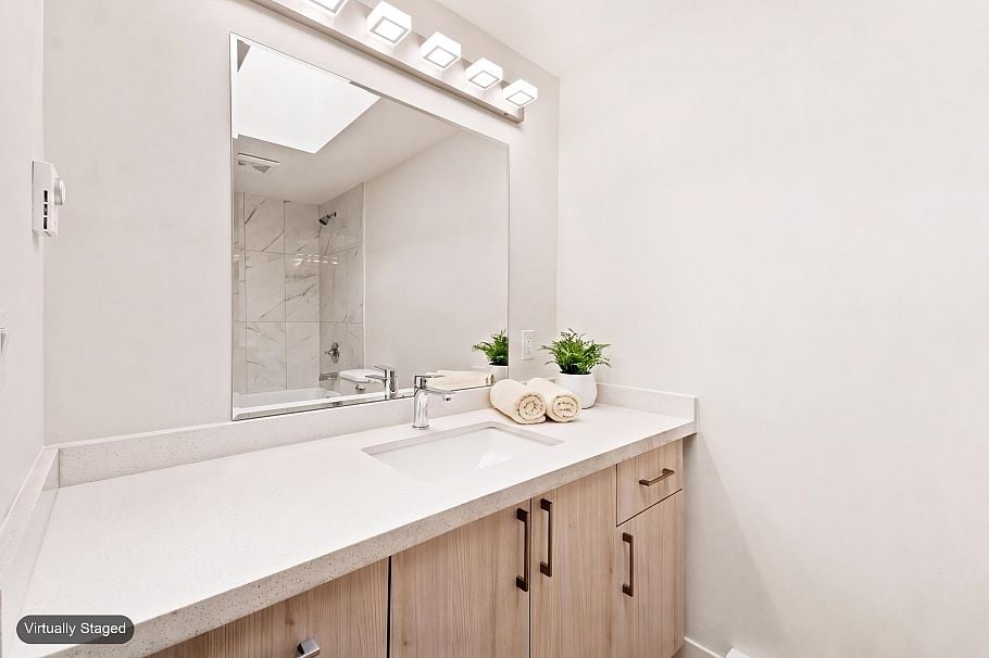301 2928 Commercial Drive Vancouver, BC - 12
