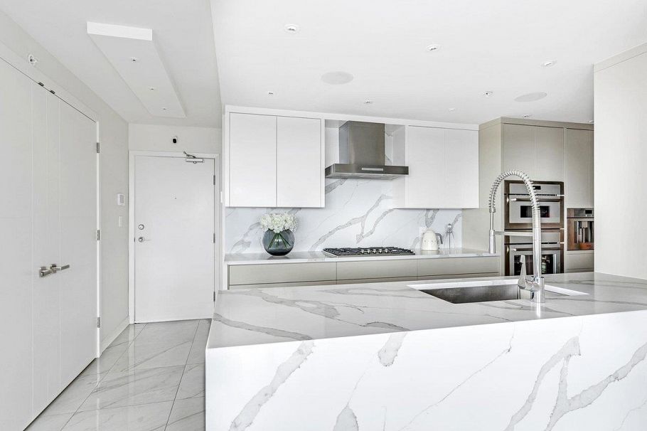 2105 1033 Marinaside Crescent Vancouver, BC - 3