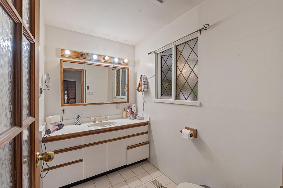 886 E 29th Street North Vancouver, BC - 17