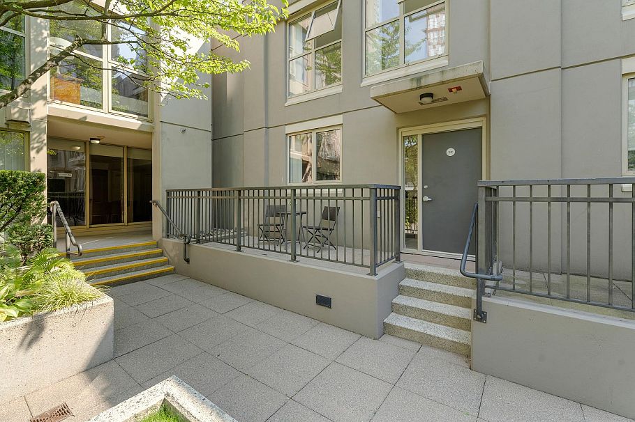 TH9 969 Richards Street Vancouver, BC - 1
