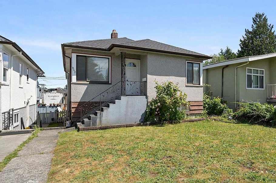 942 Nanaimo Street Vancouver, BC - 1