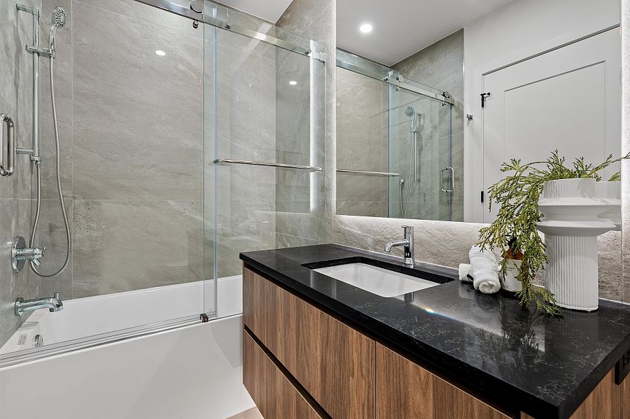 2 5034 Granville Street Vancouver, BC - 21