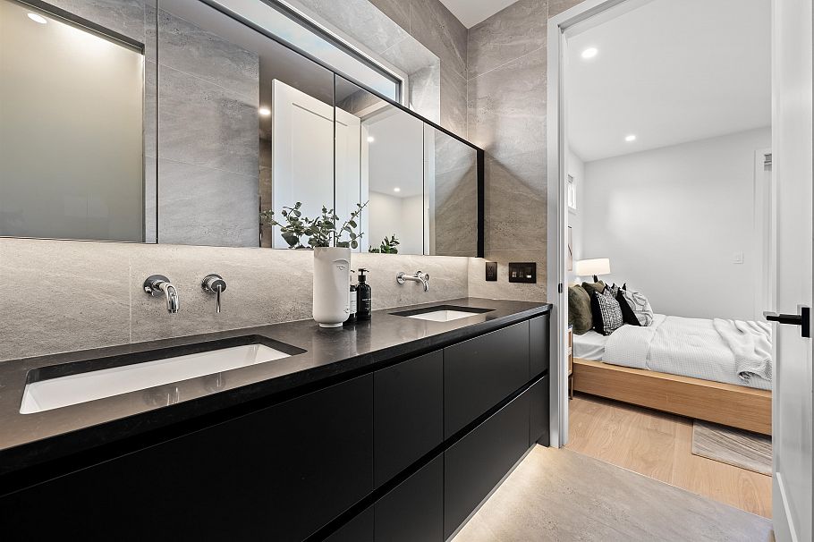 1 5034 Granville Street Vancouver, BC - 30