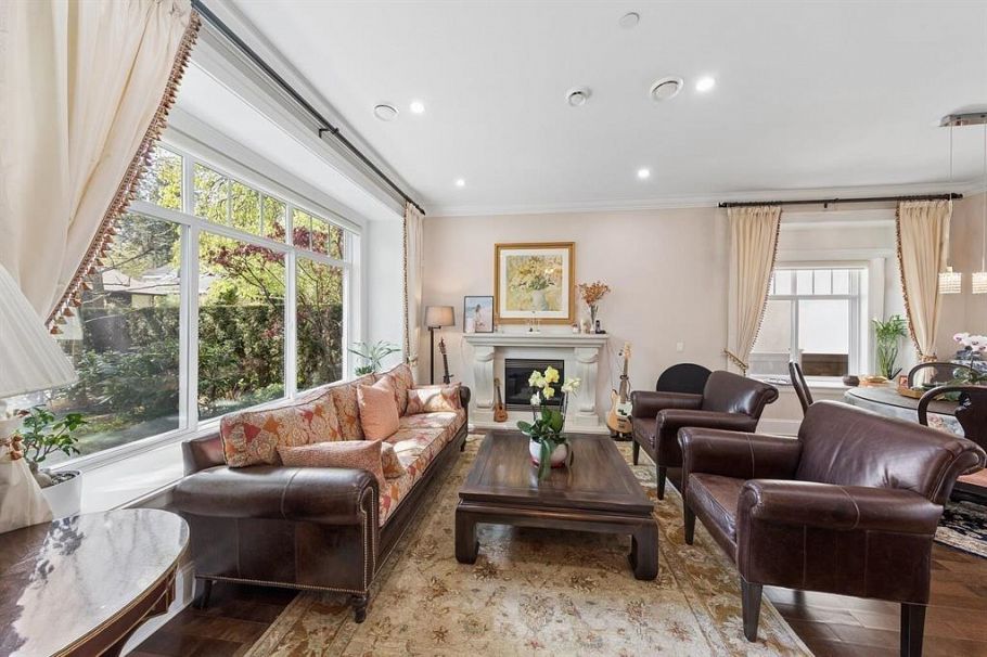 2911 W 35th Avenue Vancouver, BC - 1