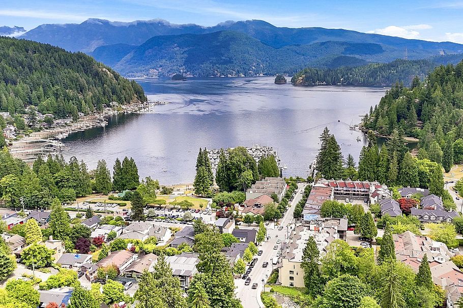104 2181 Panorama Drive North Vancouver, BC - 19