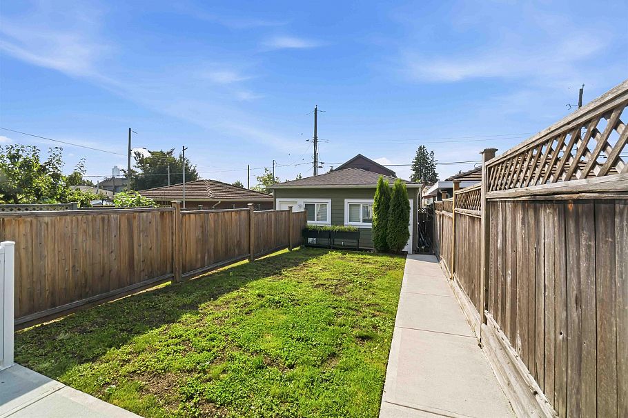 3162 Venables Street Vancouver, BC - 22