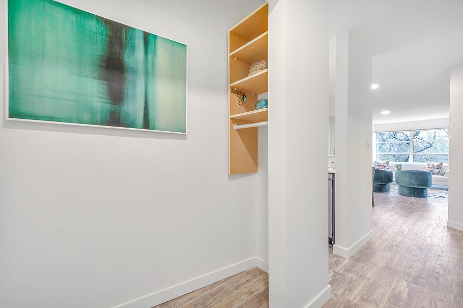 206 1399 Barclay Street Vancouver, BC - 2