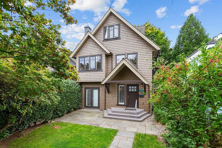 3488 W 3rd Avenue Vancouver, BC - 1