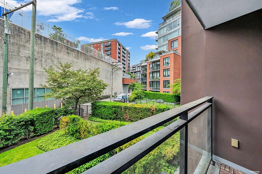208 2321 Scotia Street Vancouver, BC - 29