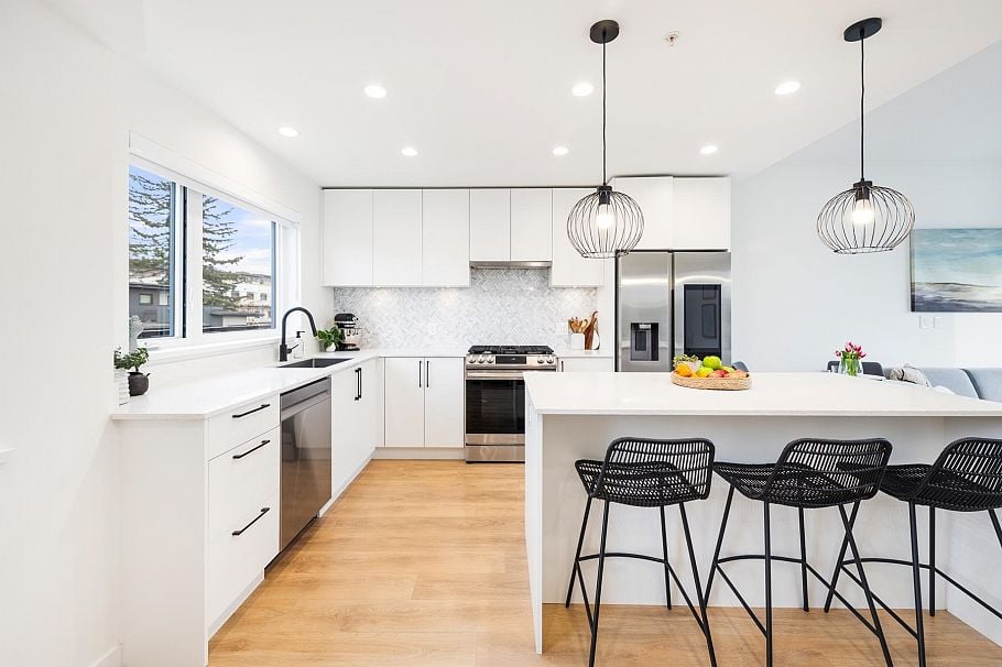 444 545 E 2nd Street North Vancouver, BC - 3