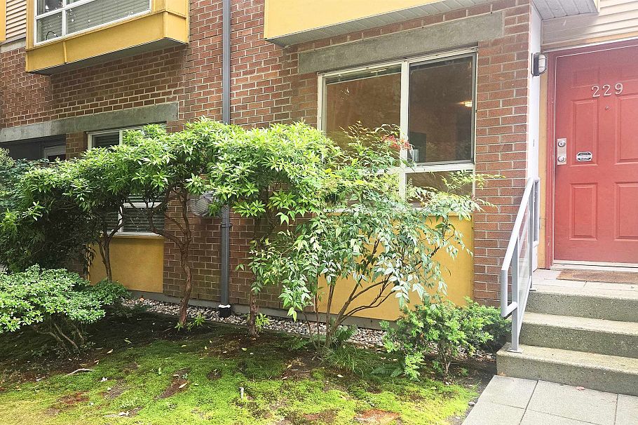 229 E 11th Avenue Vancouver, BC - 1