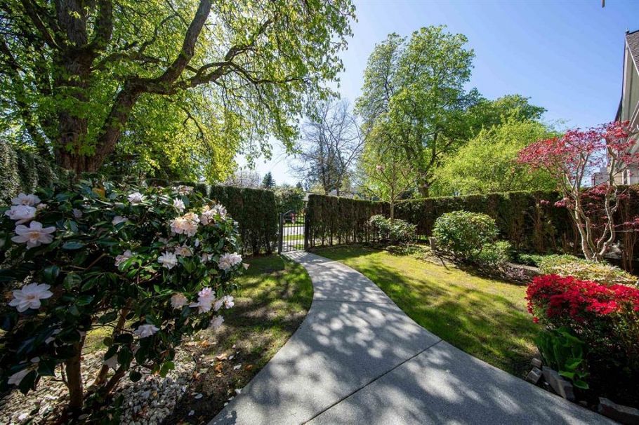 2911 W 35th Avenue Vancouver, BC - 2