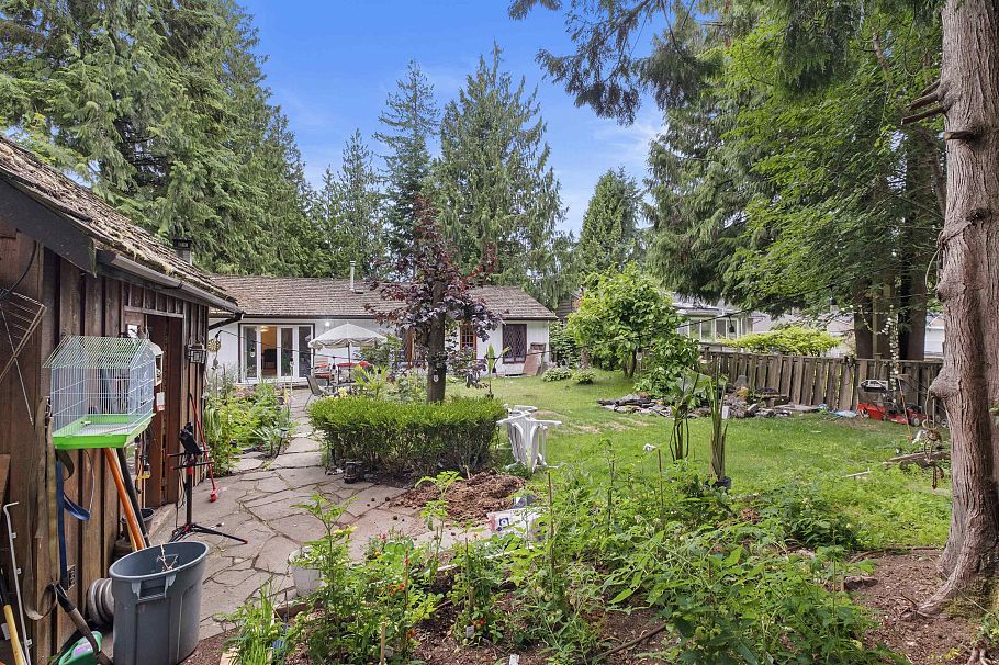 886 E 29th Street North Vancouver, BC - 23