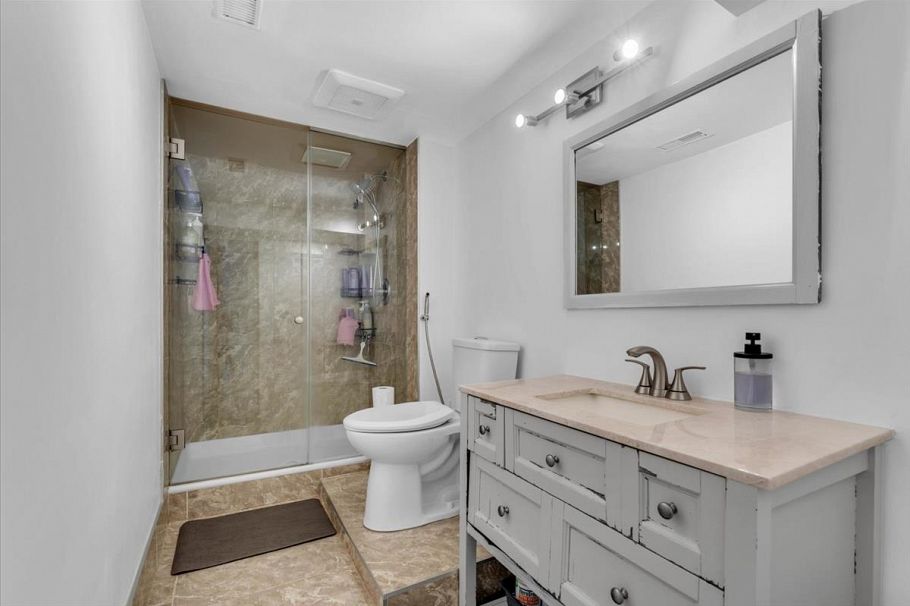 135 E 27 Street North Vancouver, BC - 18