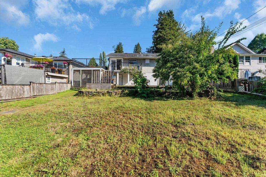 135 E 27 Street North Vancouver, BC - 24