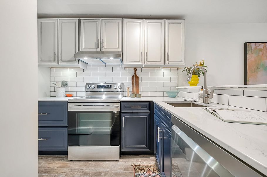 206 1399 Barclay Street Vancouver, BC - 3