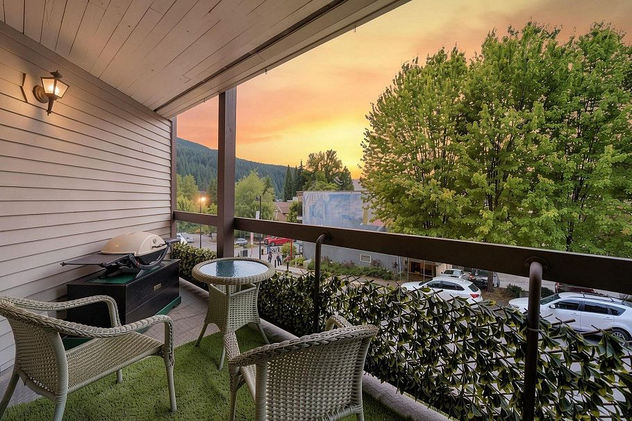 104 2181 Panorama Drive North Vancouver, BC - 10