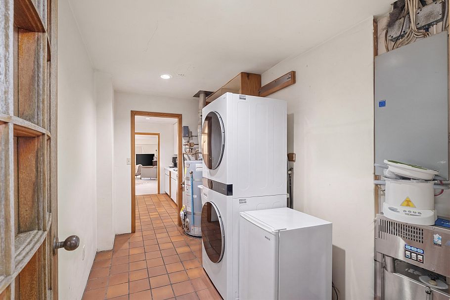 886 E 29th Street North Vancouver, BC - 18
