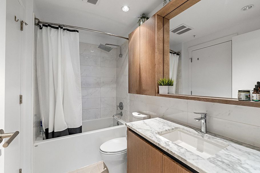 205 135 W 2nd Street North Vancouver, BC - 12