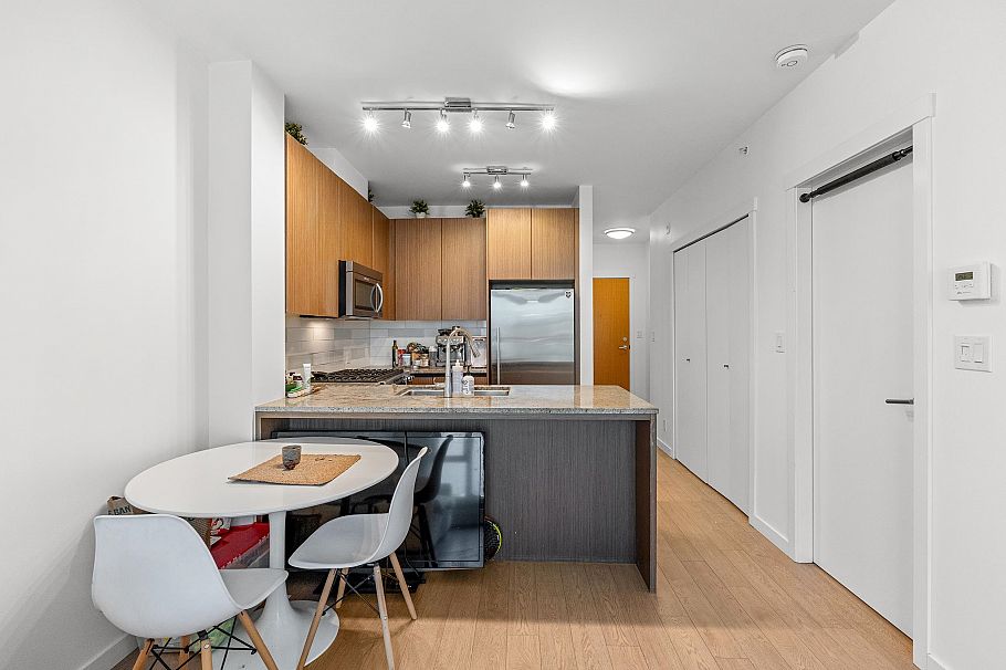 205 135 W 2nd Street North Vancouver, BC - 5