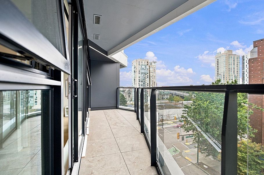 605 889 Pacific Street Vancouver, BC - 13