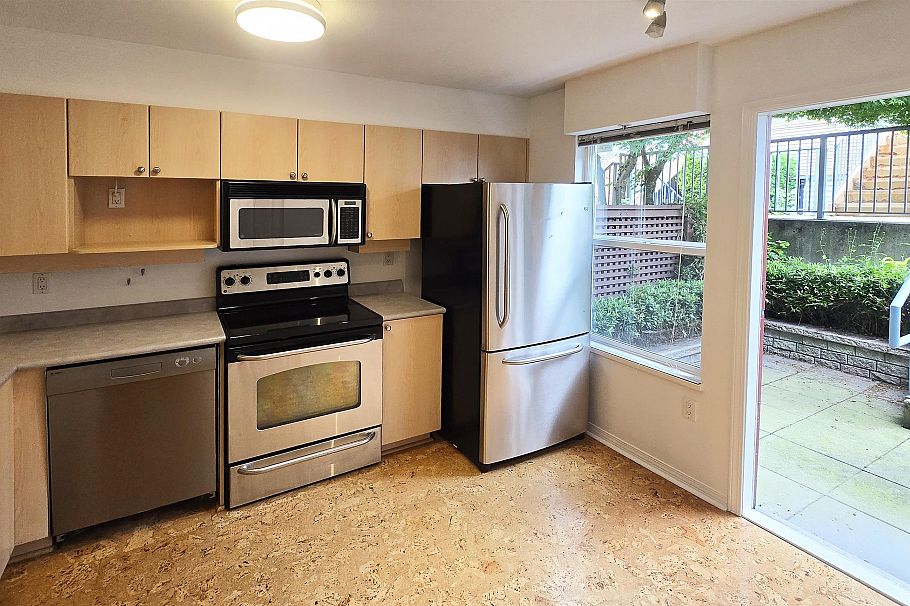 229 E 11th Avenue Vancouver, BC - 6