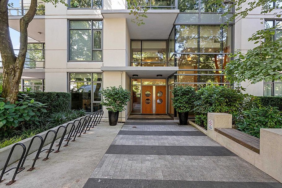 205 135 W 2nd Street North Vancouver, BC - 1