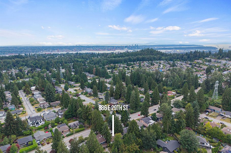 886 E 29th Street North Vancouver, BC - 1