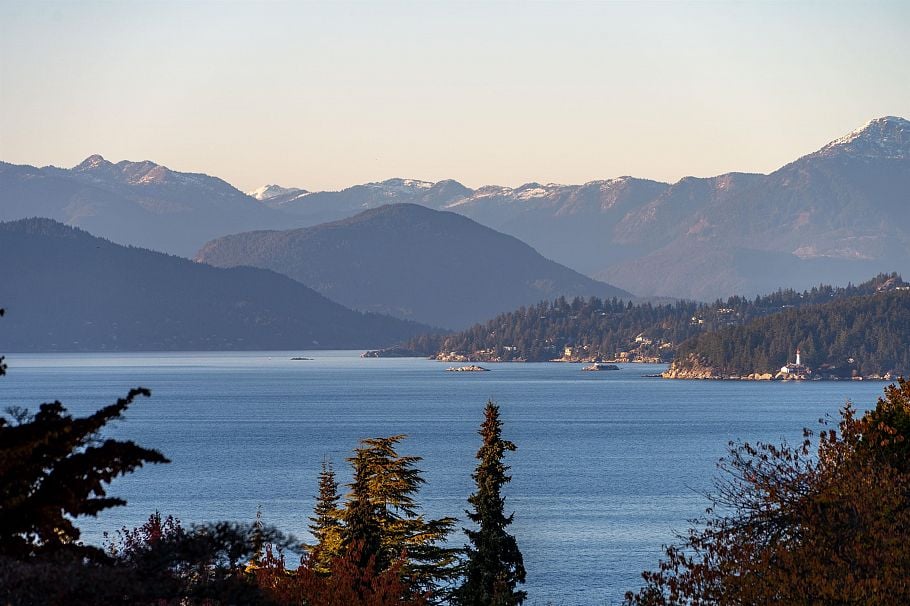 5550 Kingston Road Vancouver, BC - 2