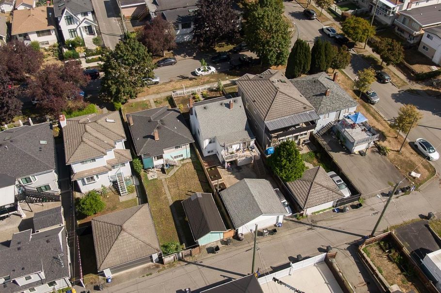 380 E 58th Avenue Vancouver, BC - 30