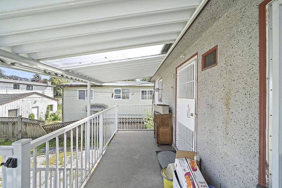 942 Nanaimo Street Vancouver, BC - 12