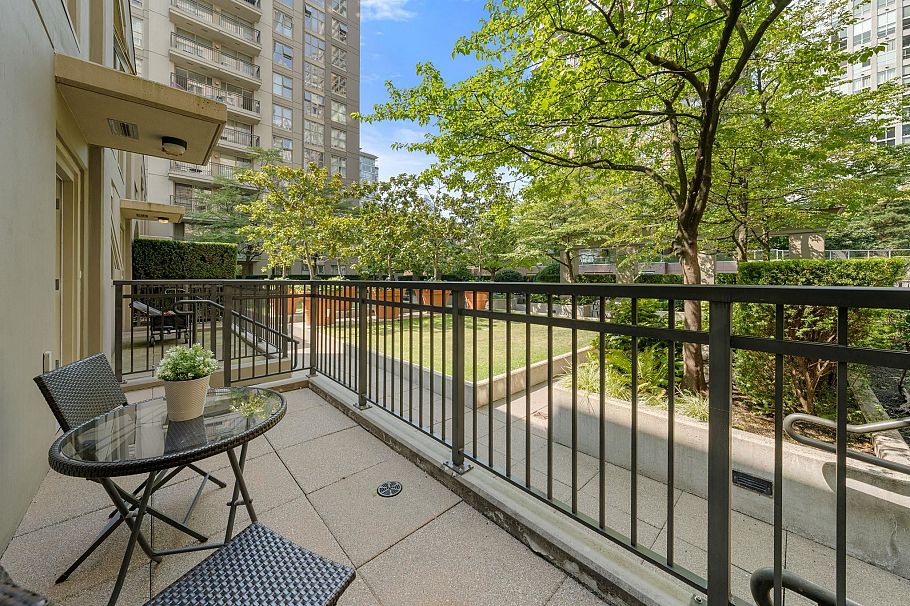 TH9 969 Richards Street Vancouver, BC - 2