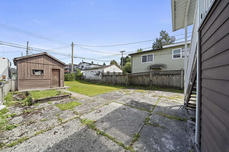 942 Nanaimo Street Vancouver, BC - 26