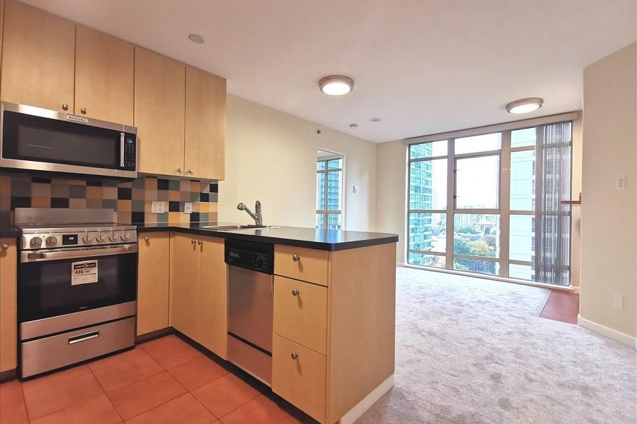 905 819 Hamilton Street Vancouver, BC - 3