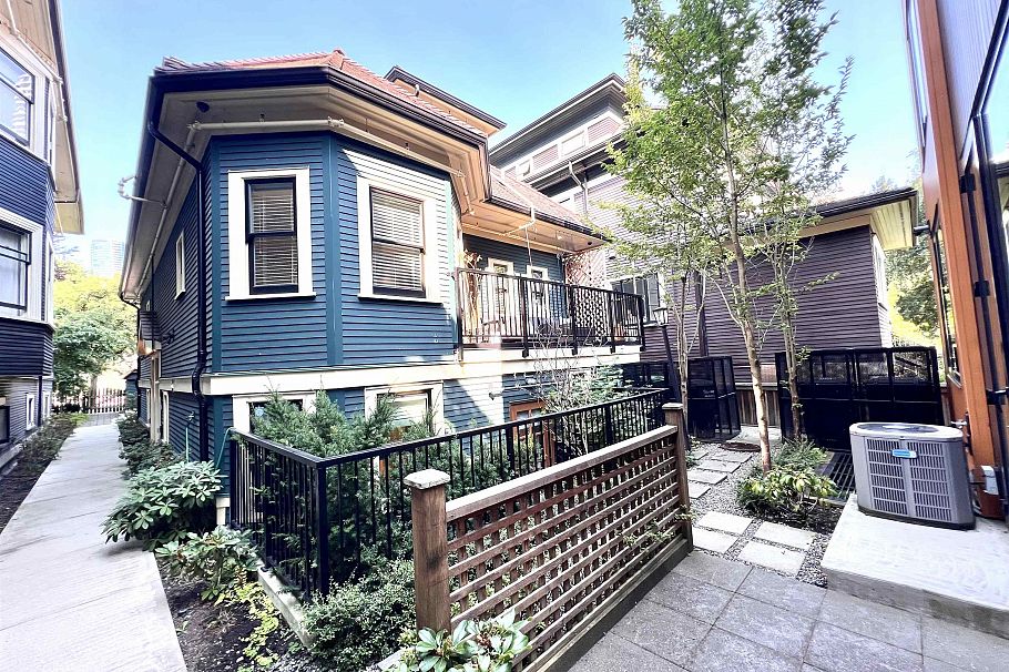 3 1150 Comox Street Vancouver, BC - 2