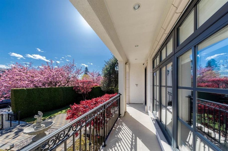 3587 W 38th Avenue Vancouver, BC - 3
