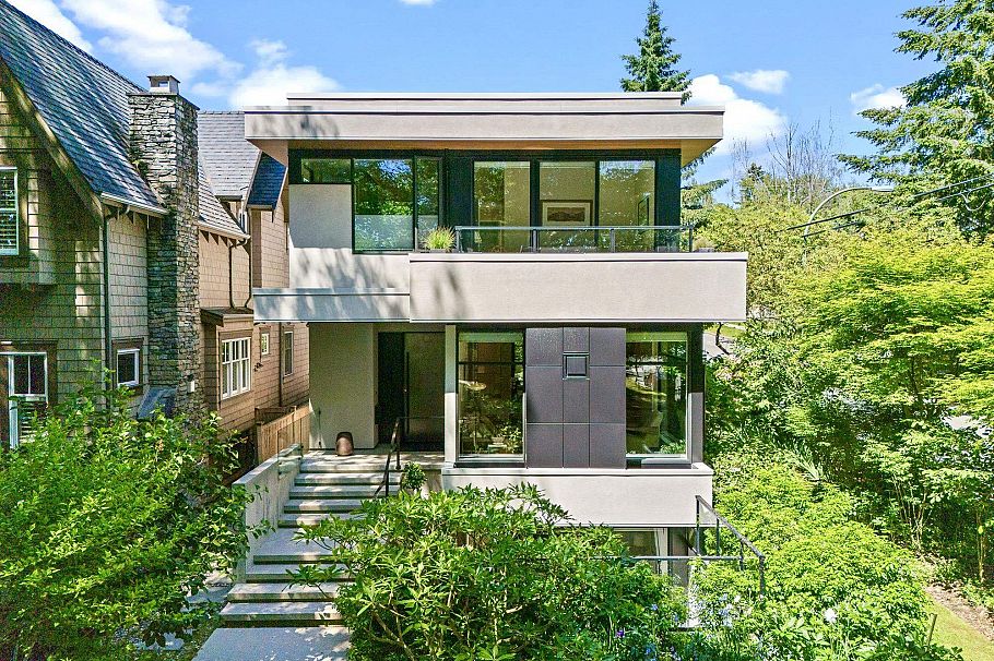 4001 W 32nd Avenue Vancouver, BC - 1