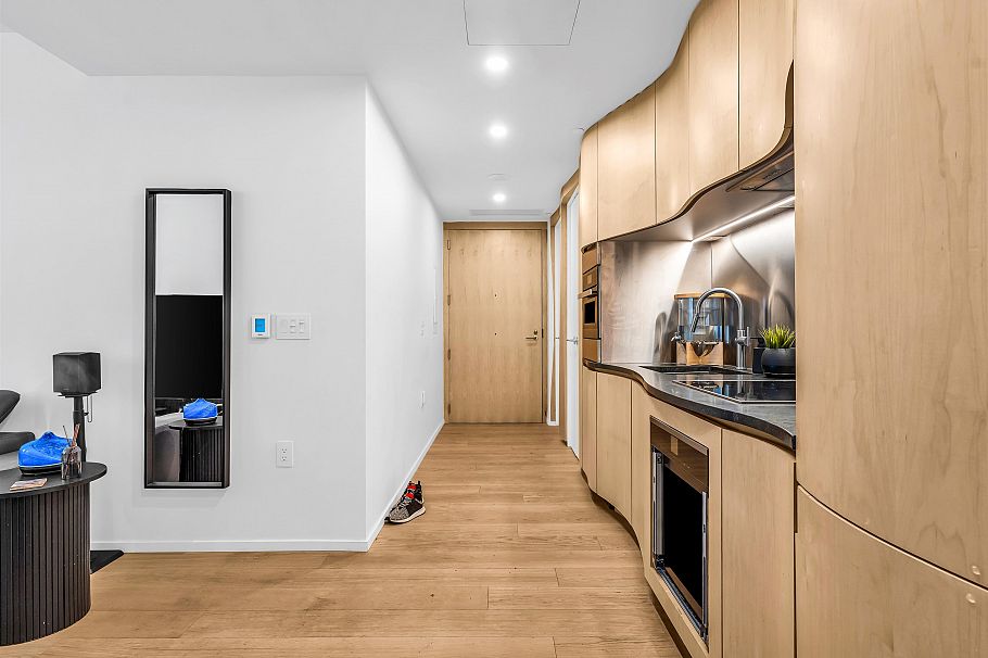 303 1568 Alberni Street Vancouver, BC - 9