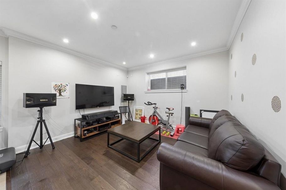 2911 W 35th Avenue Vancouver, BC - 32