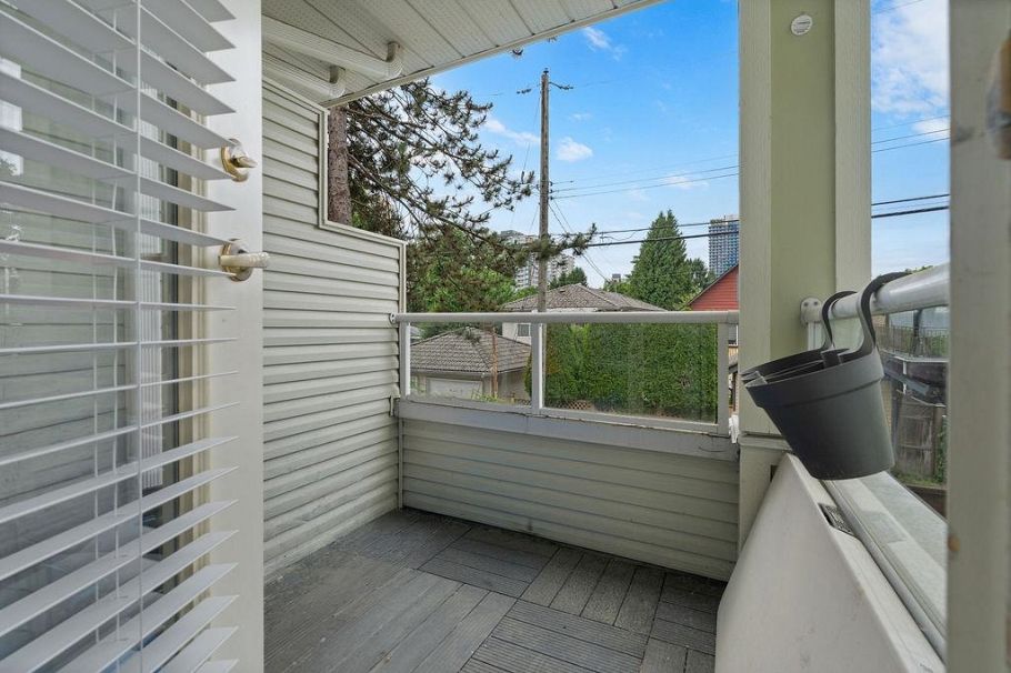 211 3628 Rae Avenue Vancouver, BC - 18