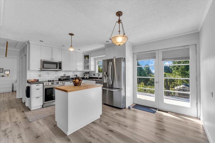 135 E 27 Street North Vancouver, BC - 10